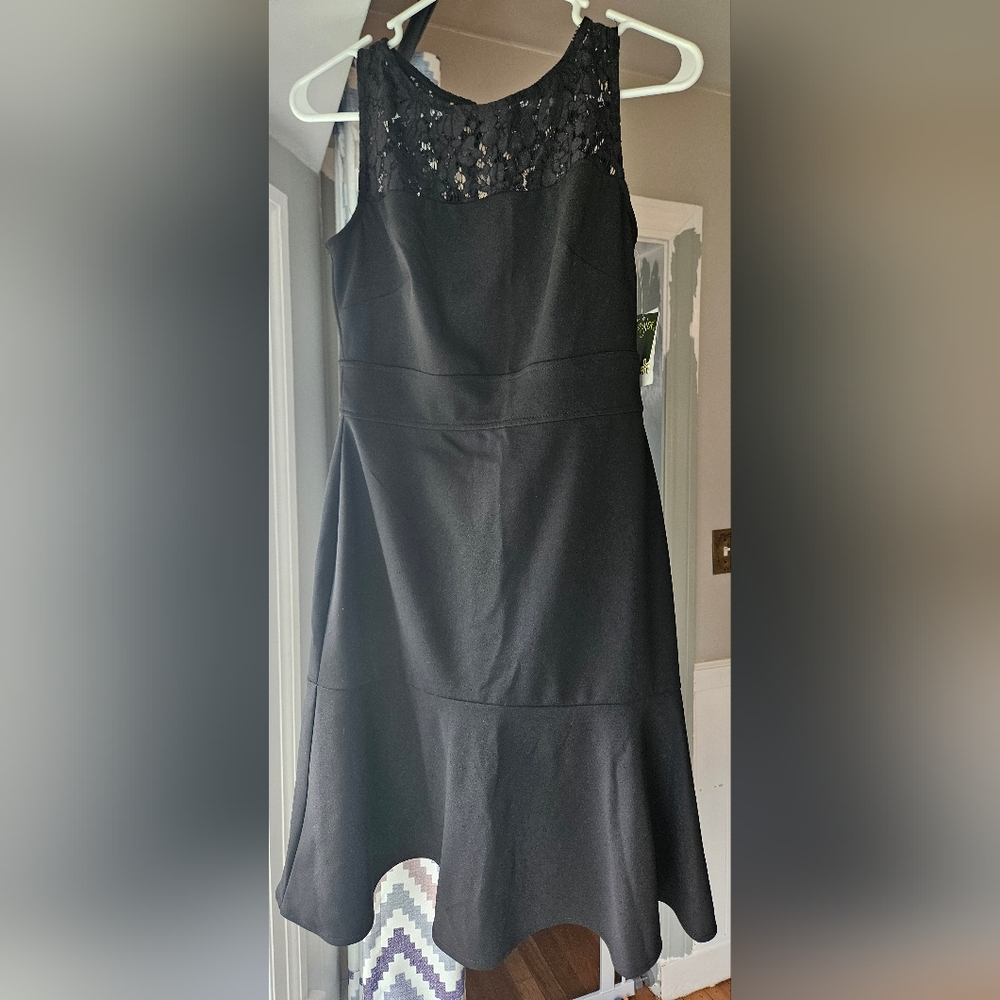 NTW Taylor Black Lace Sleeveless Dress